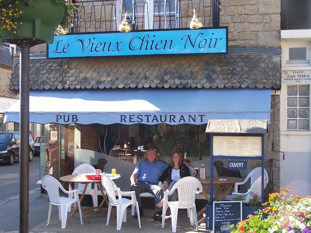 Le Vieux Chien Noir Hotel Évran Екстериор снимка